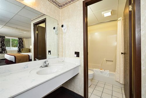Howard Johnson By Wyndham West Yarmouth Cape Cod المظهر الخارجي الصورة